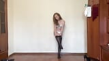 Stacy modelando vestidos em meia-calça preta snapshot 5