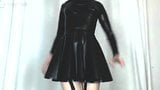 Ich spiele mit meinem Sissy-Schwanz im Latexkleid snapshot 16