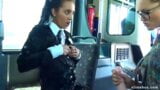 Babes sexy dans un bus public snapshot 11