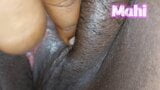 Tamilische Tante (Mahi) zeigt Muschi und fingert mit Petticoat snapshot 5
