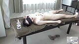 Nena asiática recibe un masaje justo snapshot 19