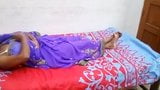Indische vrouw in een saree heeft seks snapshot 1
