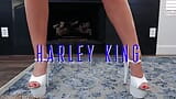 Gros culs huilé : la déesse blonde Harley King snapshot 1