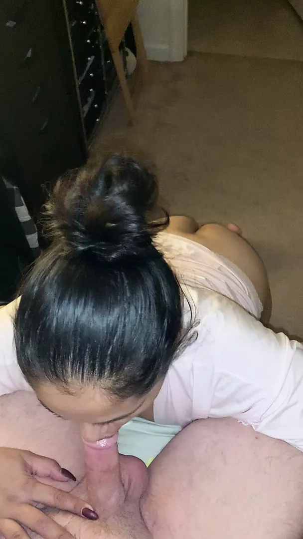 印度人妻吮吸白人鸡巴 | xHamster