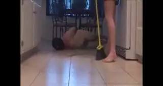 Budak makan kotoran dapur | xHamster