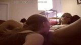 Une fille mange la chatte d'une MILF snapshot 5