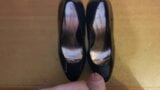 Klassische schwarze Pumps kommen snapshot 2