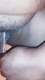 mörkhyad med långa labia sprutar ut ur hennes fitta efter att ha onanerat till orgasm snapshot 2