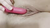 오르가즘을 느끼는 핑크색 진동기 snapshot 3