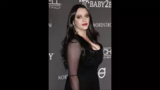Kat Dennings si masturba, sfida | xHamster