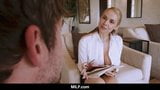 Milf - dott. Vandella succhia e scopa un giovane cliente caldo snapshot 2