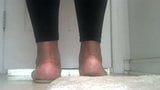 Thick ebony feet in flip flops snapshot 4