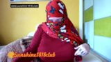 Czerwony hidżab, duże cycki, muzułmanin przed kamerą 10 22 snapshot 19