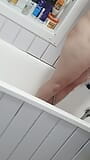 Madrastra desnuda en el baño atrapada por hijastro snapshot 14