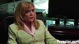 Pepper Kester folla en la oficina de lesbianas con la gerente Nina Hartley. snapshot 4