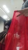 Indische Ehefrau gibt Handjob und lutscht Schwanz live im Tango snapshot 2