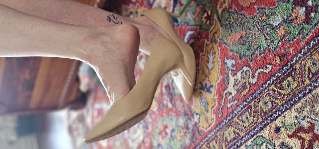 Sexy older woman feet in heels teasing with her toes & soles