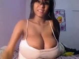 rica modelo tetona con enormes areolas snapshot 11