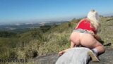 Une blonde sexy baise dans les montagnes snapshot 11