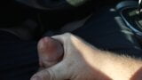 Masturbándose en el auto después del trabajo en el estacionamiento snapshot 6