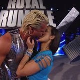 Wwe - aj lee aka aj mendez beijando com golfinho ziggler snapshot 1