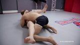 Lauren Phillips gegen Indiana Bones im groben nackten Sex-Wrestling snapshot 4