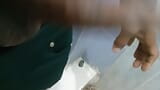 Великий чорний член, індійська дрочка руками у ванній кімнаті snapshot 13