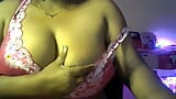 Desi sexy bhabhi took off her bra and wore saree and showed off her boobs with fun. snapshot 5