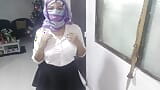 Vera milf araba sexy in abito a scuola si masturba e schizza fino all'orgasmo in niqab mentre suo marito è via snapshot 4