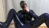 Rubberdoll fuma e si succhia da solo snapshot 11