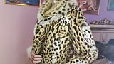 New Fur Coats anprobieren und mit einem mann ficken snapshot 11