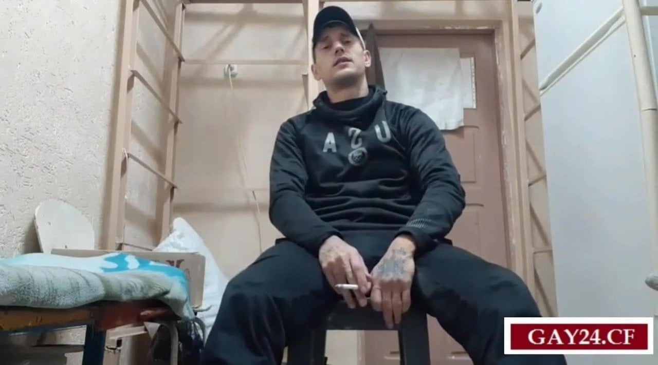 Russian str8 prisoner jerking off