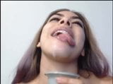 Latina brinca com saliva e faz garganta profunda snapshot 24