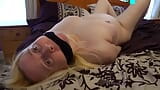 Schlampe im hogtie gefesselt und am bett geknebelt snapshot 8