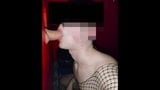 Succhiare 5 sconosciuti al gloryhole nel teatro per adulti snapshot 10