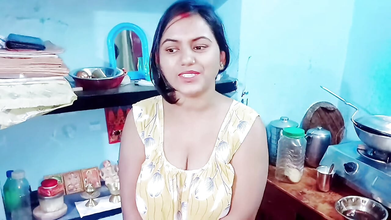 Hot desi indian girl bigg big in the room