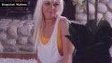 Heiße blonde MILF, ausgestreckt, gefickt snapshot 13