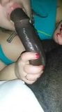 Menina grande chupando esse pau preto e gordo snapshot 2