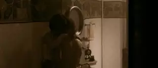 Jinsiy aloqa yigiti onlaynda futbolkasini sikdi