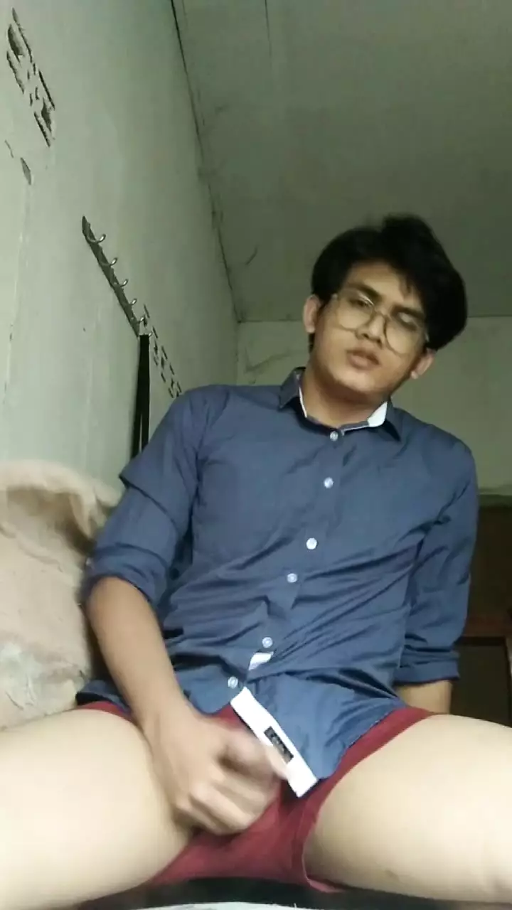 Lelaki main konek lepas balik kerja | xHamster