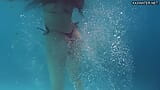 Perfecta latina nena en la piscina y dentro snapshot 5