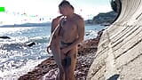 Un mec baise un minet sur la plage et jouit dans son trou du cul - 498 snapshot 11