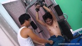 Idola anak laki-laki Asia menggelitik di gym snapshot 11