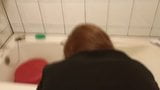 Мачеху трахнули в ванной в любительском видео snapshot 2