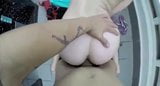 Sexo en baño público snapshot 7