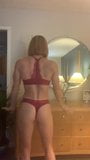 Fbb große rothaarige MILF, nackter Strip snapshot 1