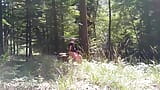 Exhibitionist-ehefrau trinkt pisse und nimmt gesichtsbesamung im wald snapshot 8