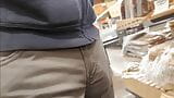 Freeballing bulging in grocery store snapshot 4