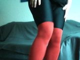 schwarze Radler und rote Strumpfhose snapshot 5