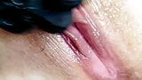 Del afeitado al orgasmo en un solo paso. Marido cubrió mi coño recién afeitado en esperma. poderoso orgasmo con crema. primer plano snapshot 10